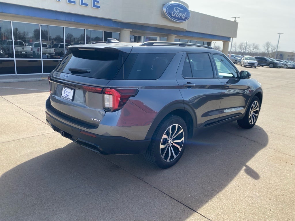 2025 Ford Explorer ST-Line