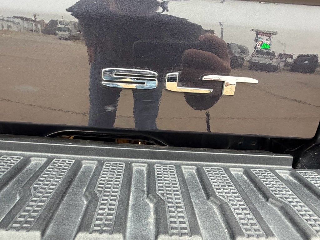 2025 GMC Sierra SLT