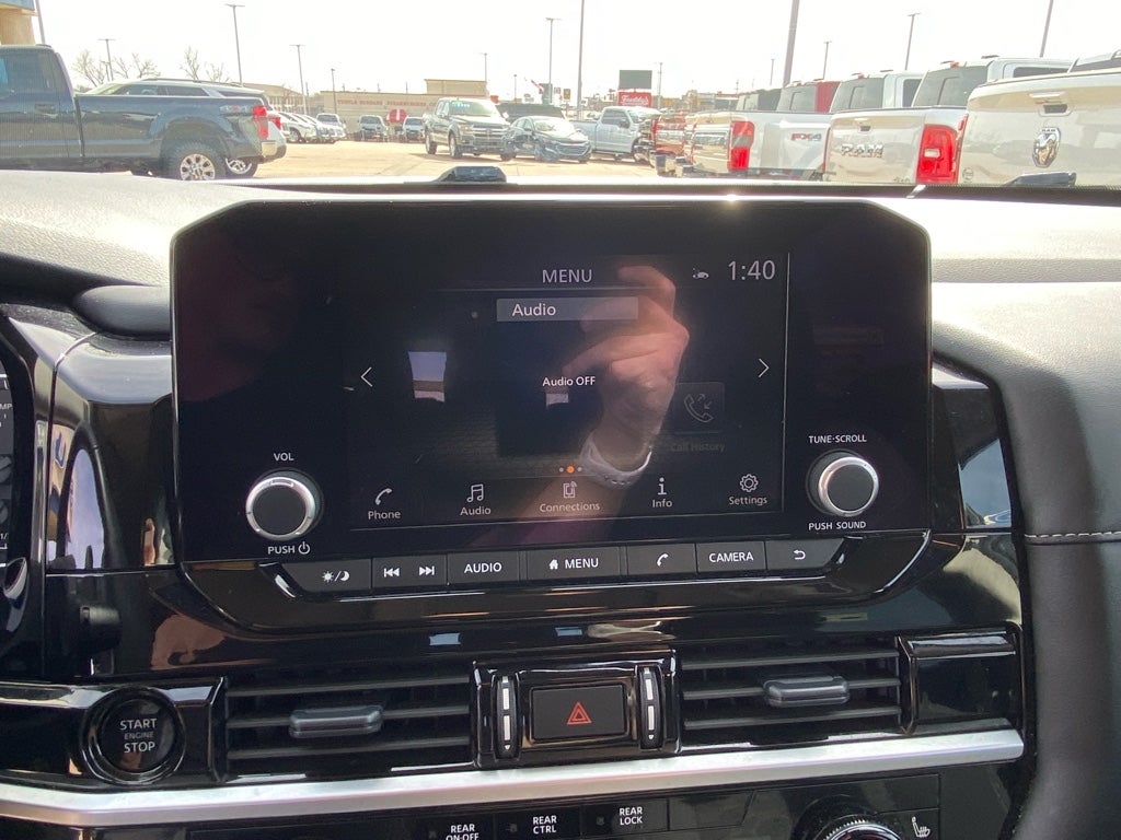 2025 Nissan Pathfinder SV