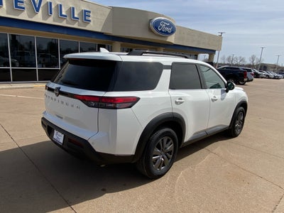 2025 Nissan Pathfinder SV