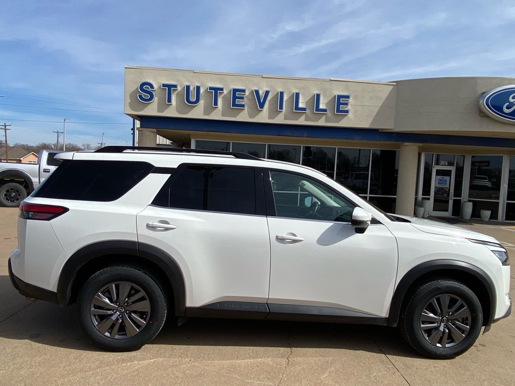 2025 Nissan Pathfinder SV