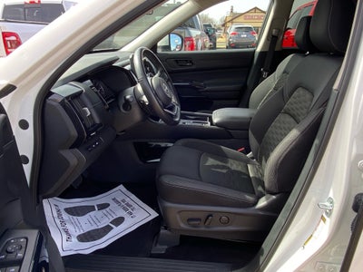 2025 Nissan Pathfinder SV