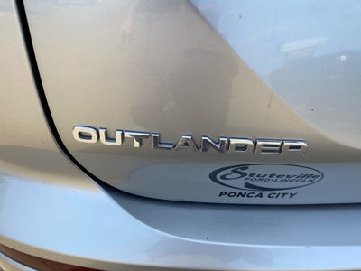 2025 Mitsubishi Outlander SE