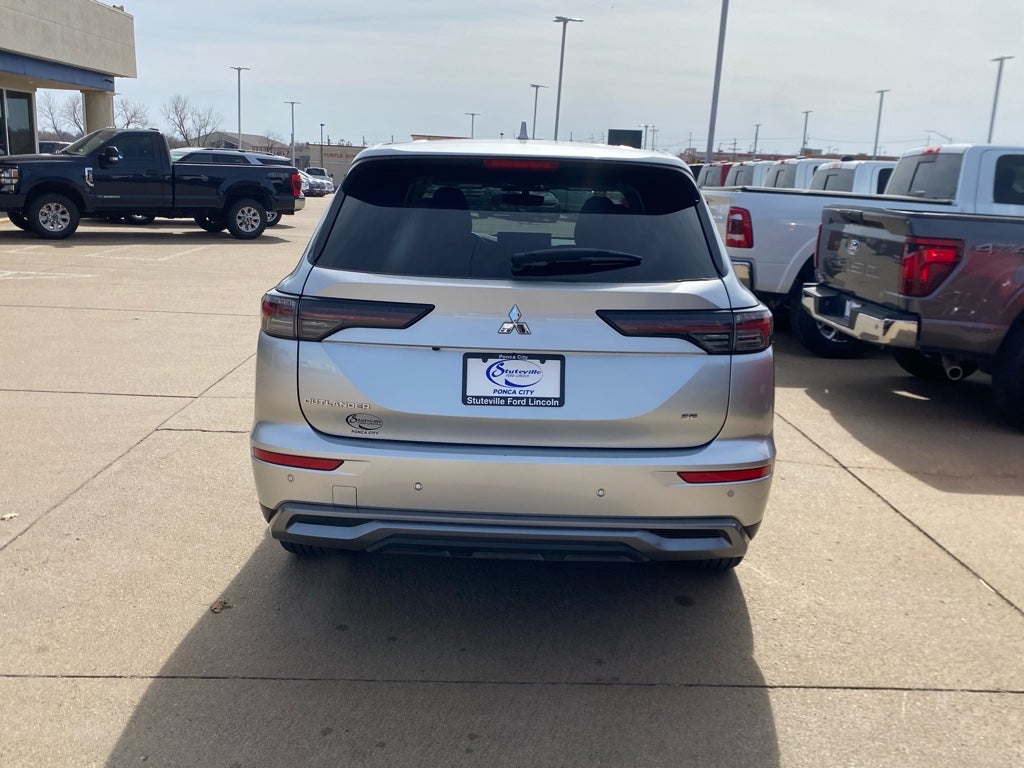 2025 Mitsubishi Outlander SE