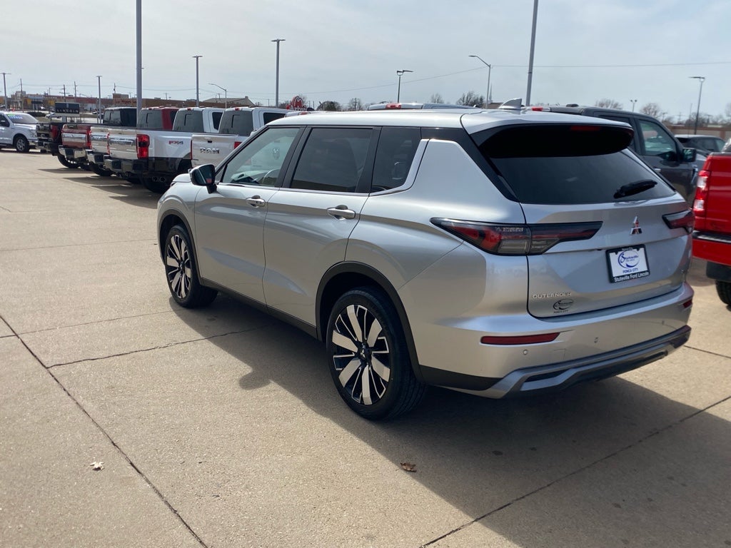 2025 Mitsubishi Outlander SE