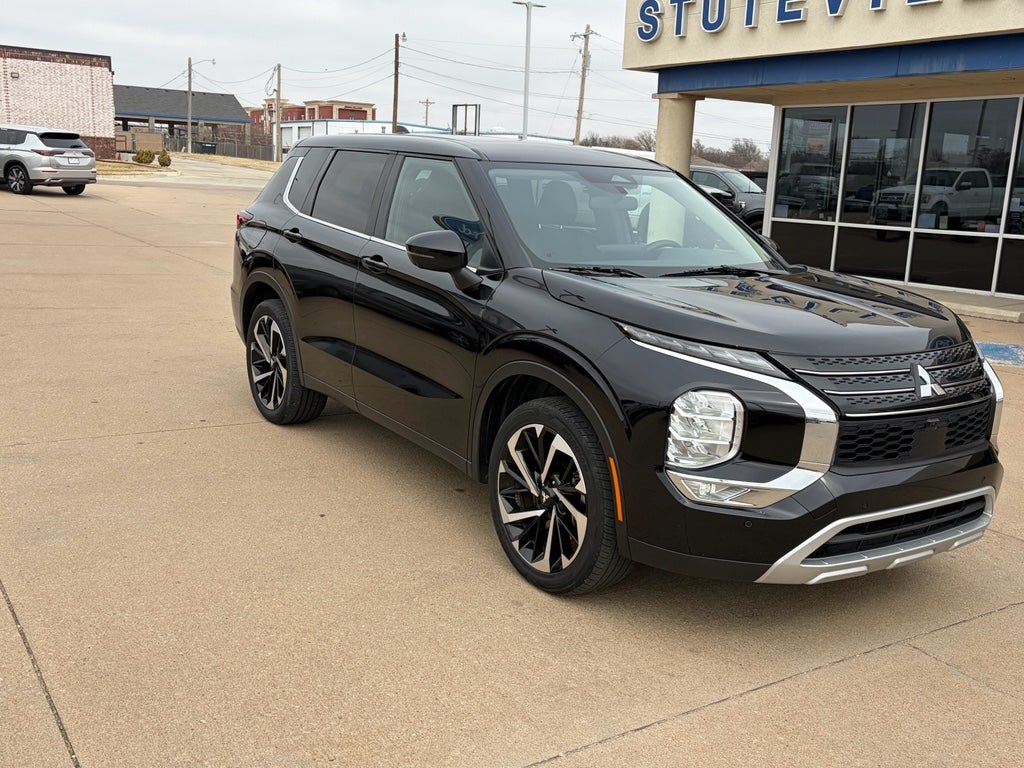 2024 Mitsubishi Outlander SE