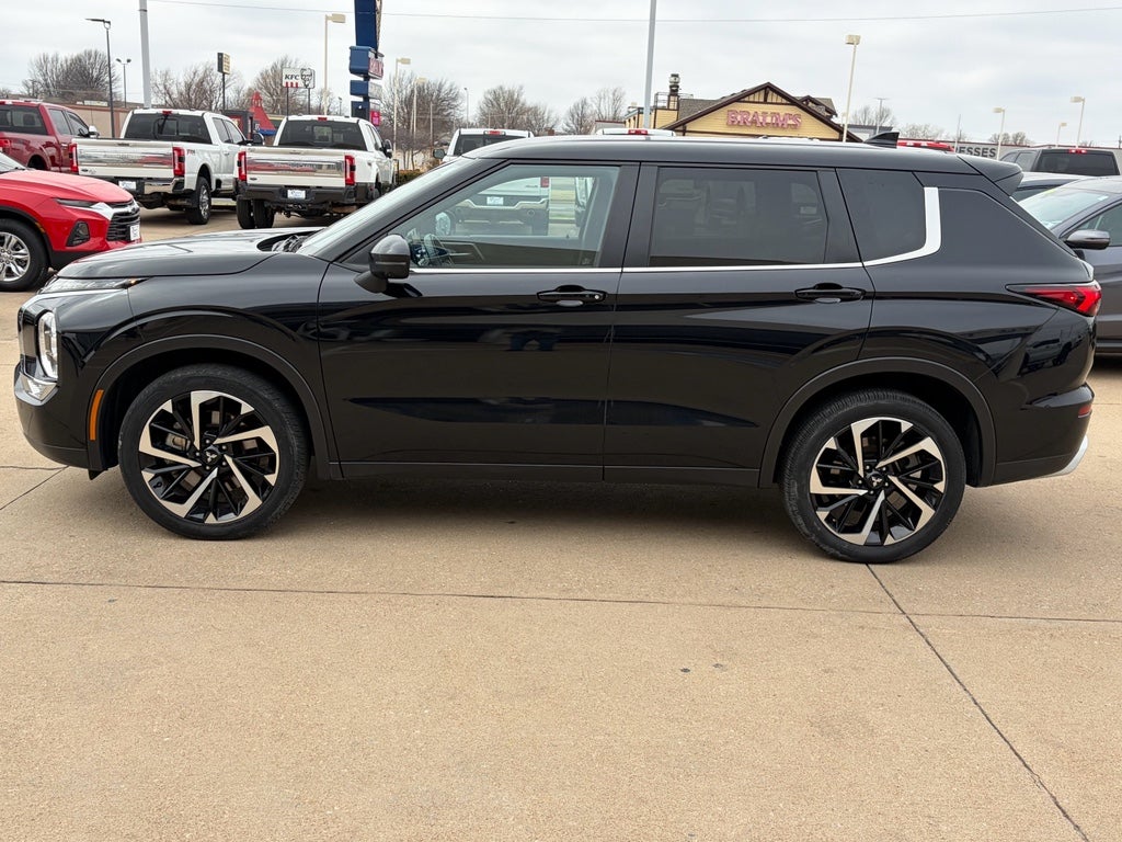 2024 Mitsubishi Outlander SE